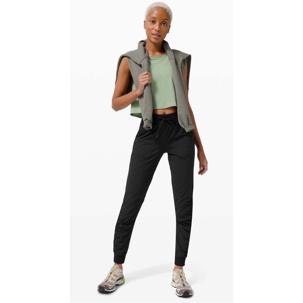 Lululemon Beyond the Studio Jogger Black Mid Rise Activewear Pants Size 4